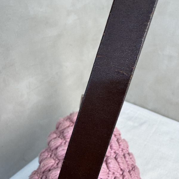 Fendi 粉色勾織 Baguette 肩背包 