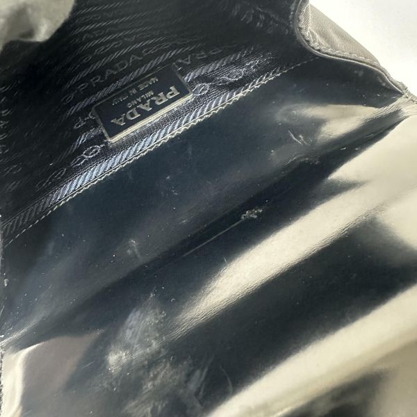 PRADA 黑色皮革手提包 