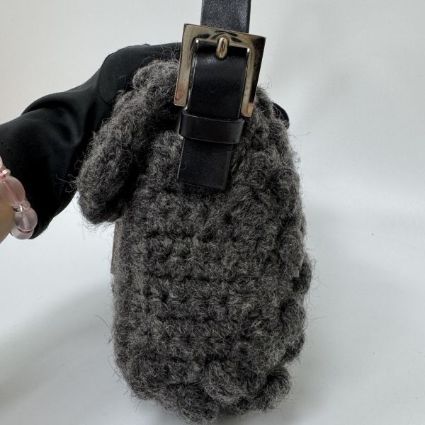 Fendi Baguette 灰色毛線針織肩背包 