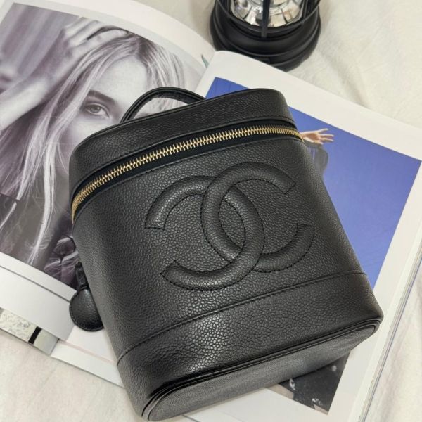 Chanel 魚子醬化妝包 
