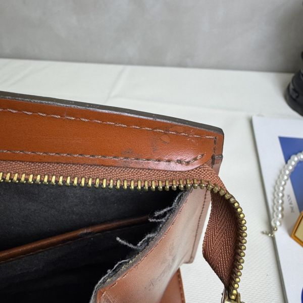 Louis Vuitton Epi棕色手拿包 