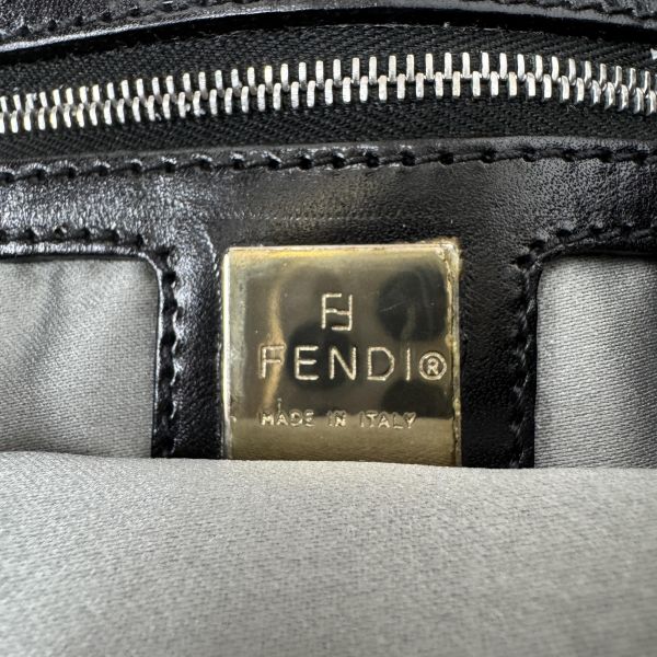 Fendi Baguette 灰色毛線針織肩背包 