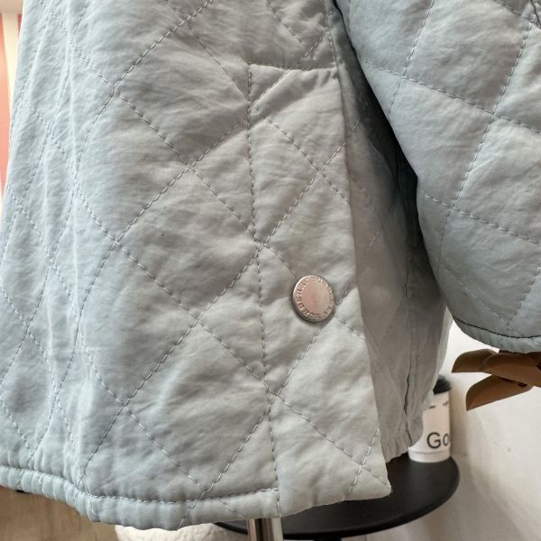 Burberry 淺藍色菱格絎縫外套 