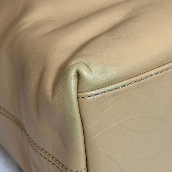 Chanel 浮雕全皮肩背包 