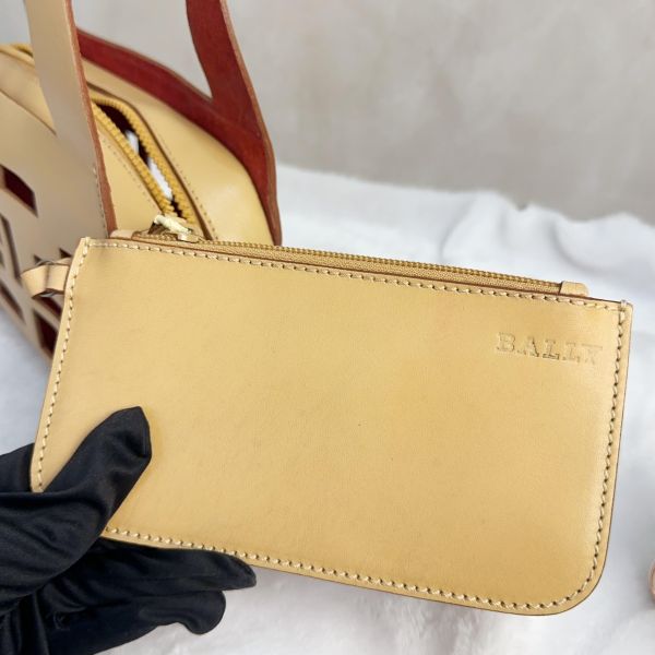 Bally 復古鏤空皮革肩背包 