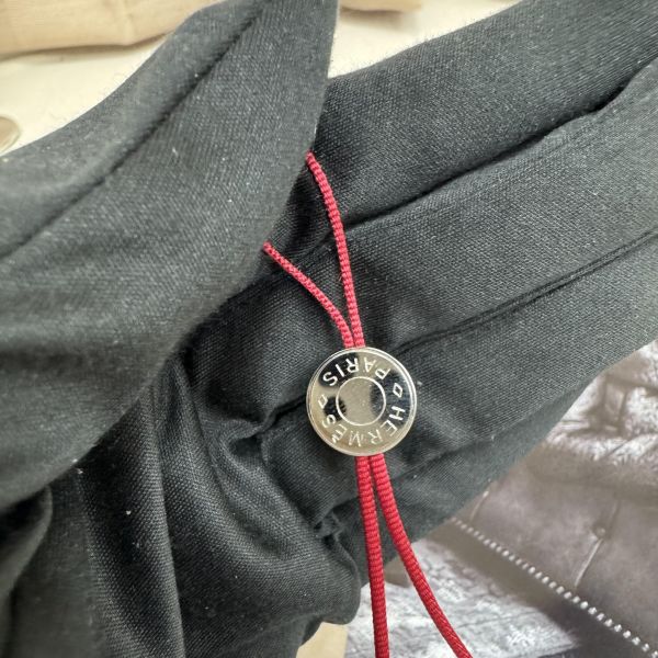 Hermès 紅色掛繩 