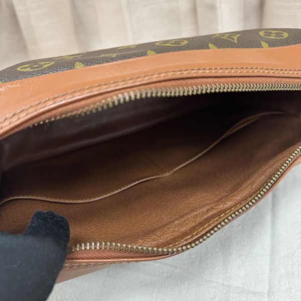 Louis Vuitton 紅皮方型手拿包 