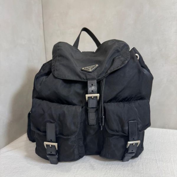 PRADA 經典尼龍背包 