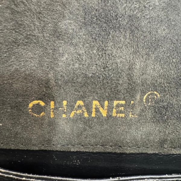 Chanel 迷你麂皮黑金雕花鏈條包 