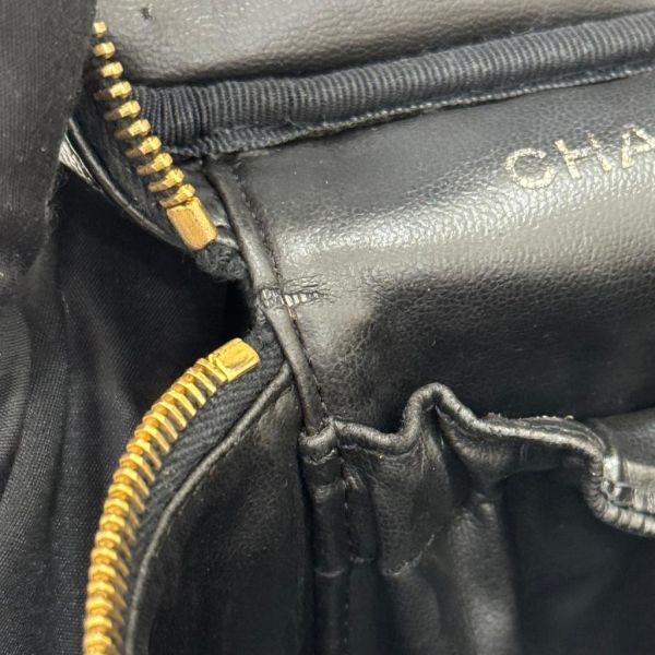 Chanel 魚子醬化妝包 