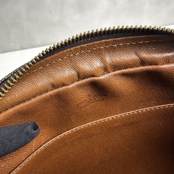 Louis Vuitton 23 手拿包 