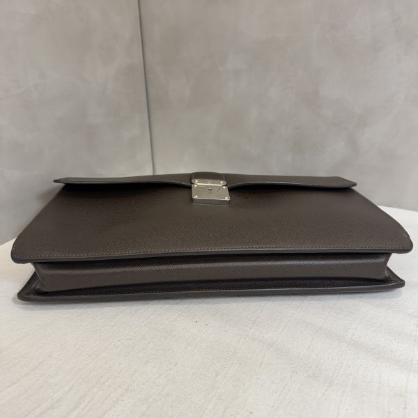 LV 咖啡色 EPI Robusto 1商務包 