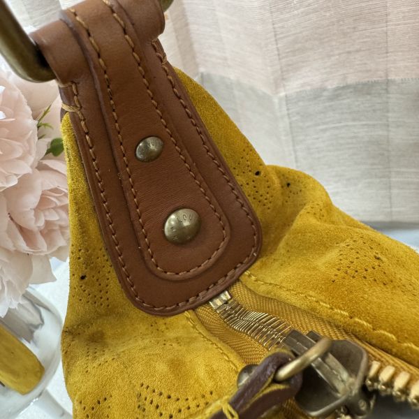 LV 麂皮鏤空腋下包 