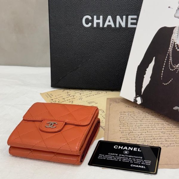 Chanel 珊瑚橘短夾 