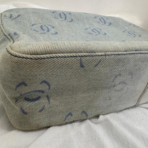 Chanel 牛仔肩包 