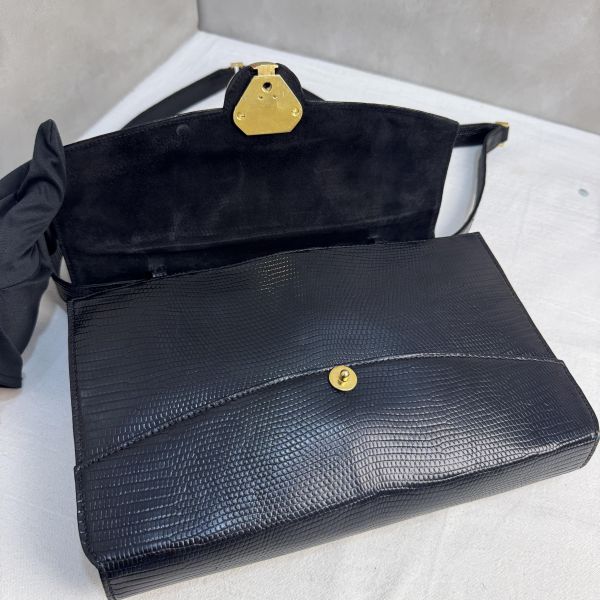 Gucci 黑色皮革翻蓋肩背包 