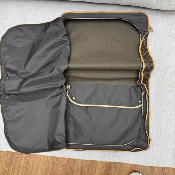 Louis Vuitton Monogram 帆布便攜式西裝袋 