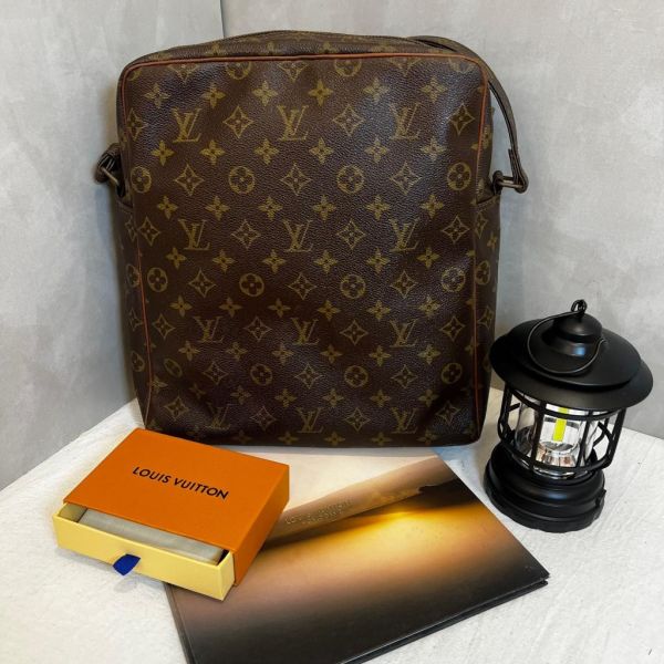Louis Vuitton 直式書包 