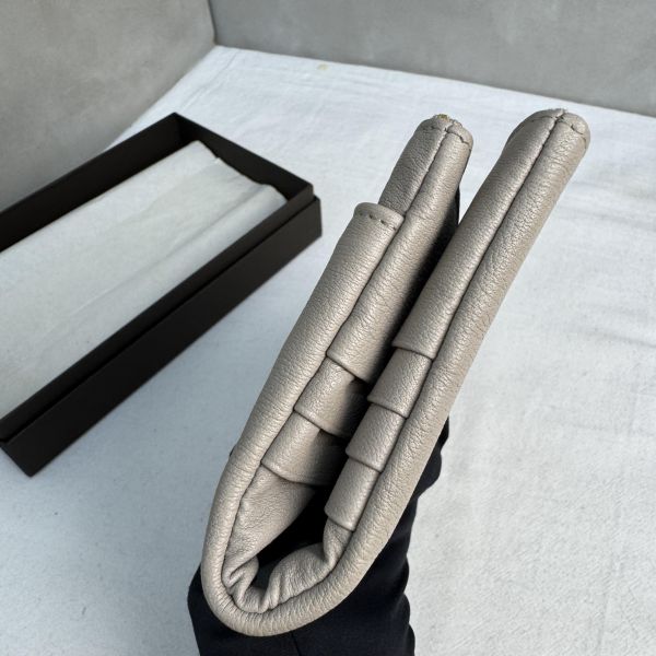 Bottega Veneta 編織拉鍊手拿包 