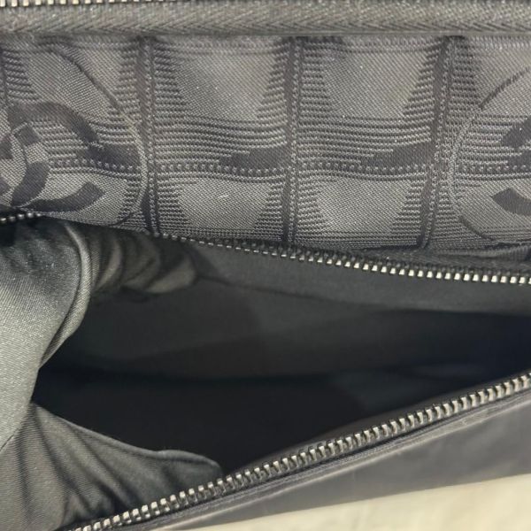 Chanel 黑色黑扣冰格行李箱 