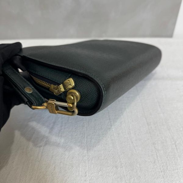 Louis Vuitton 墨綠色手拿包 
