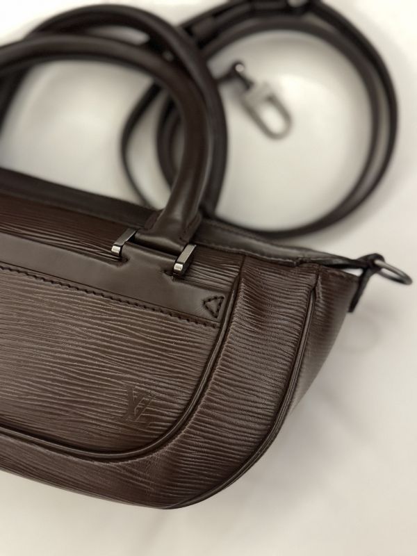 Louis Vuitton 水波紋巧克力色船型包 