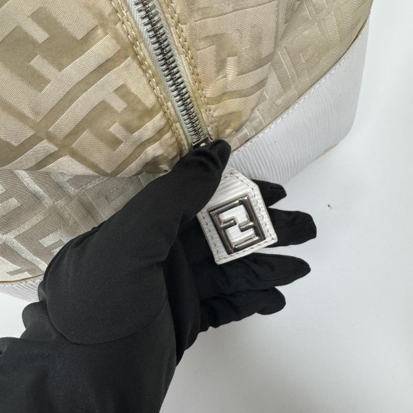 Fendi 奶茶色法棍包 