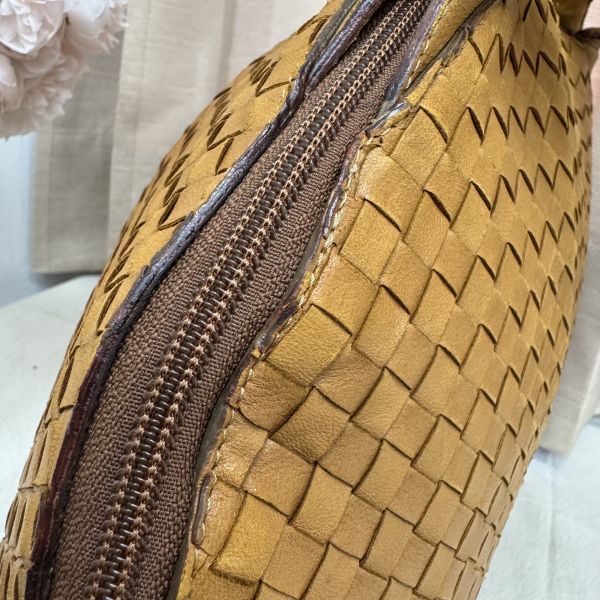 BV經典棕色小羊皮編織包 