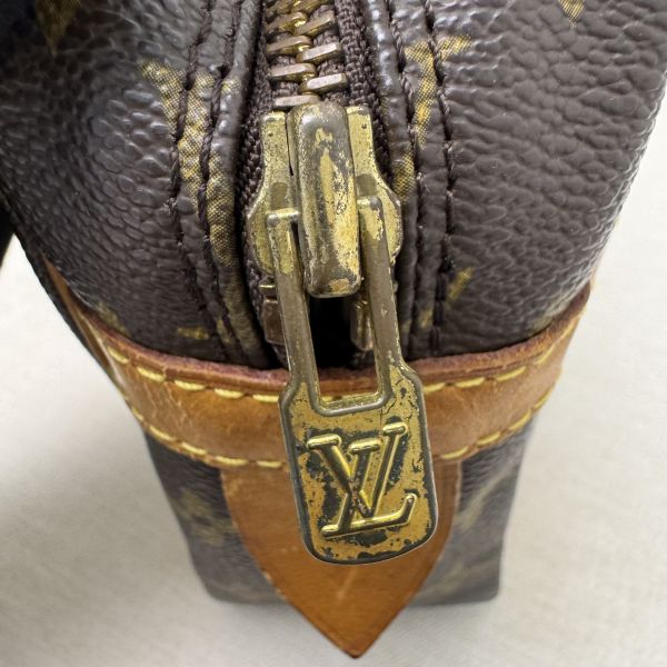 LV Monogram 老花手拿包 