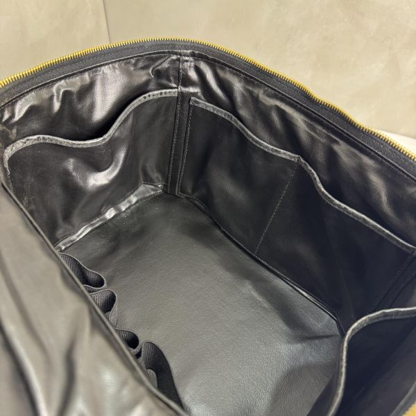 Chanel 菱格漆皮化妝包 