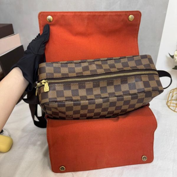 Louis Vuitton 棋盤上扣斜背包 