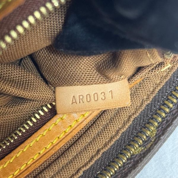 Louis Vuitton 金釦單肩包 