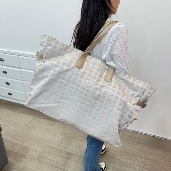 Chanel 大號奶茶色冰格旅行袋 