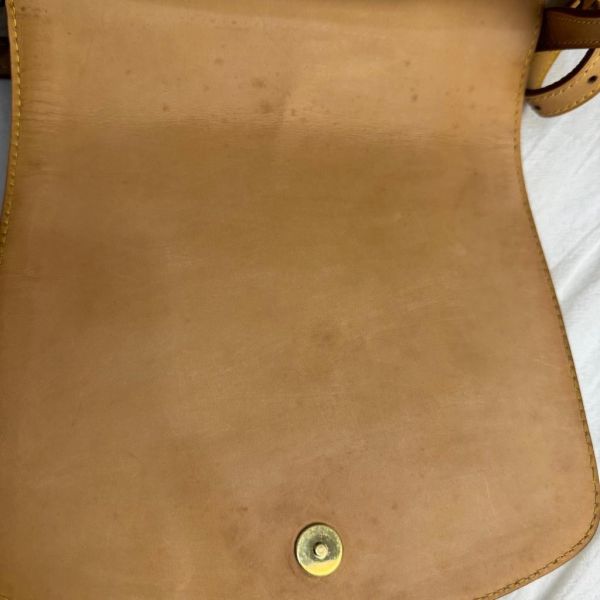 Louis Vuitton 黃色漆皮壓紋肩背包 