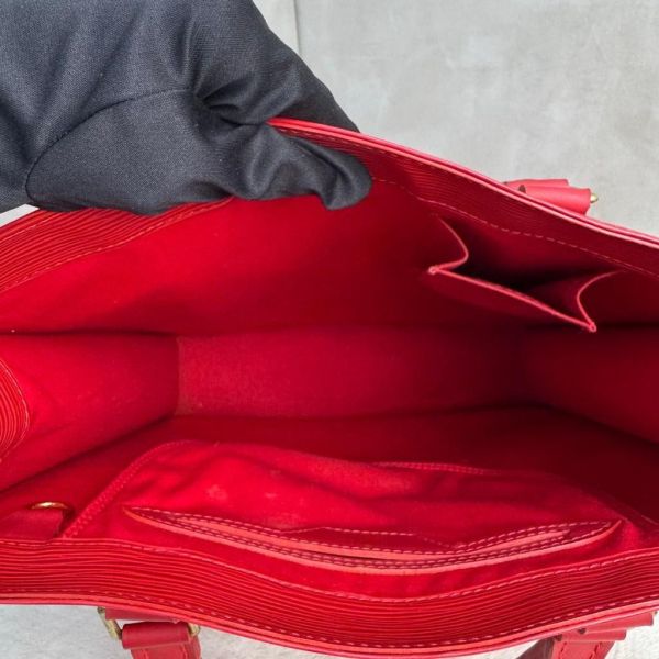 Louis Vuitton 紅色 EPI水波紋琴譜包 