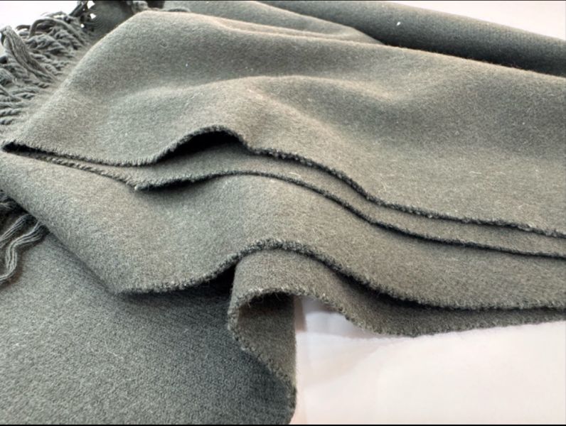 Burberry 純羊毛墨綠色圍巾 