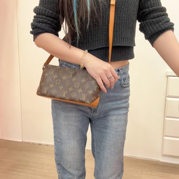Louis Vuitton 金釦單肩包 