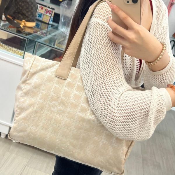 Chanel 奶茶色香奈兒冰格托特包 