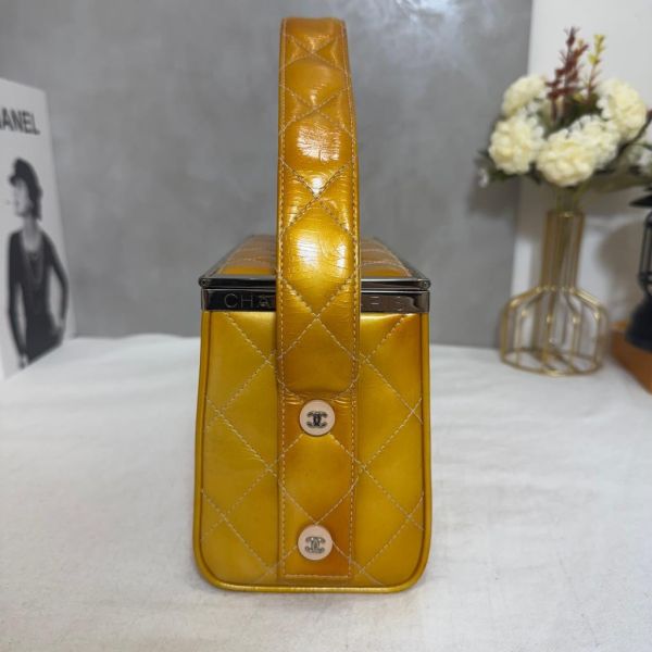 CHANEL 黃色漆皮方盒子 