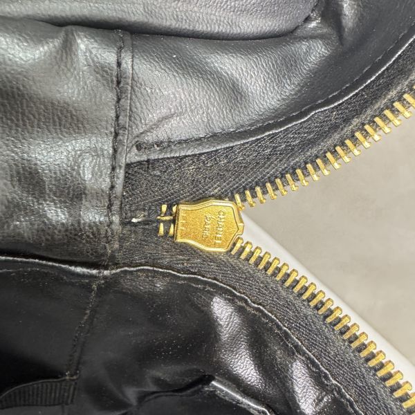 Chanel 菱格漆皮化妝包 