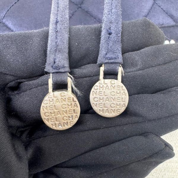 Chanel 菱格緞面珍珠logo後背包 