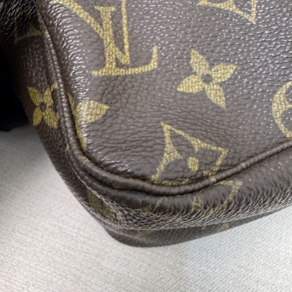 LV 老花手拿洗漱包 