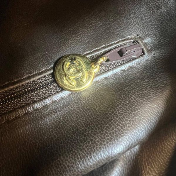 Chanel 經典魚子醬化妝包 