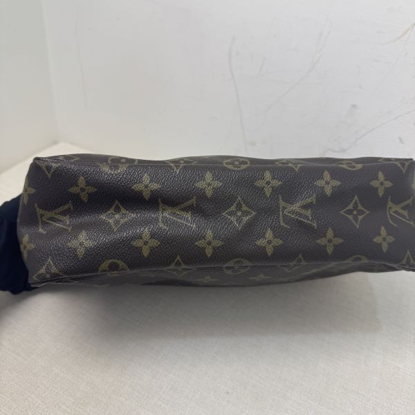 LV 老花手拿洗漱包 