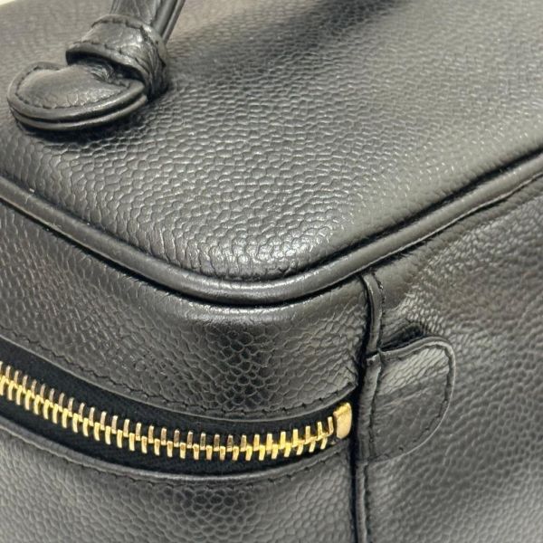 Chanel 魚子醬化妝包 