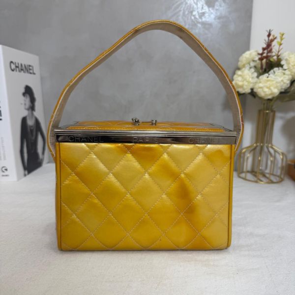 CHANEL 黃色漆皮方盒子 