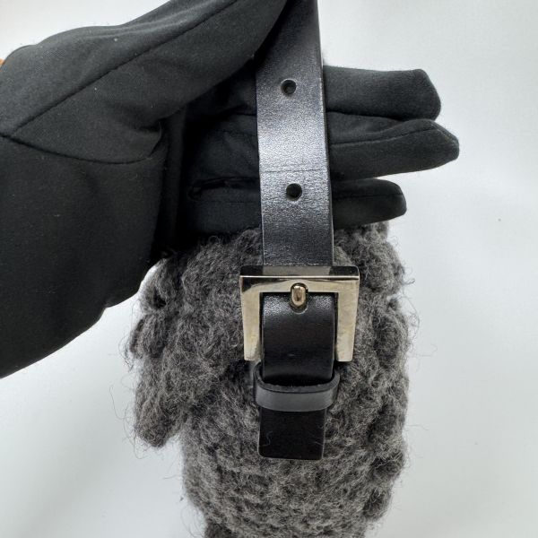 Fendi Baguette 灰色毛線針織肩背包 