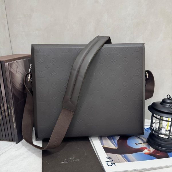 Louis Vuitton 硬殼肩背公事包 