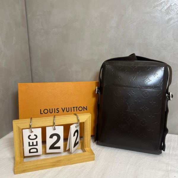Louis Vuitton 硬殼肩包 