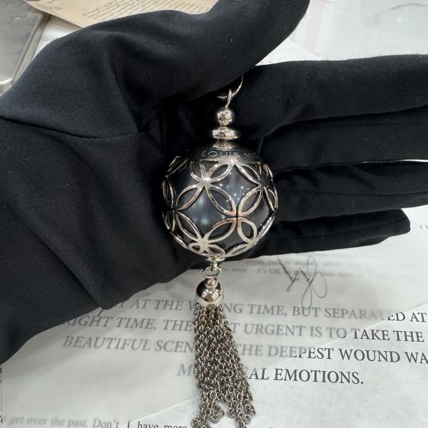 Louis Vuitton 黑色貓眼 吊飾 